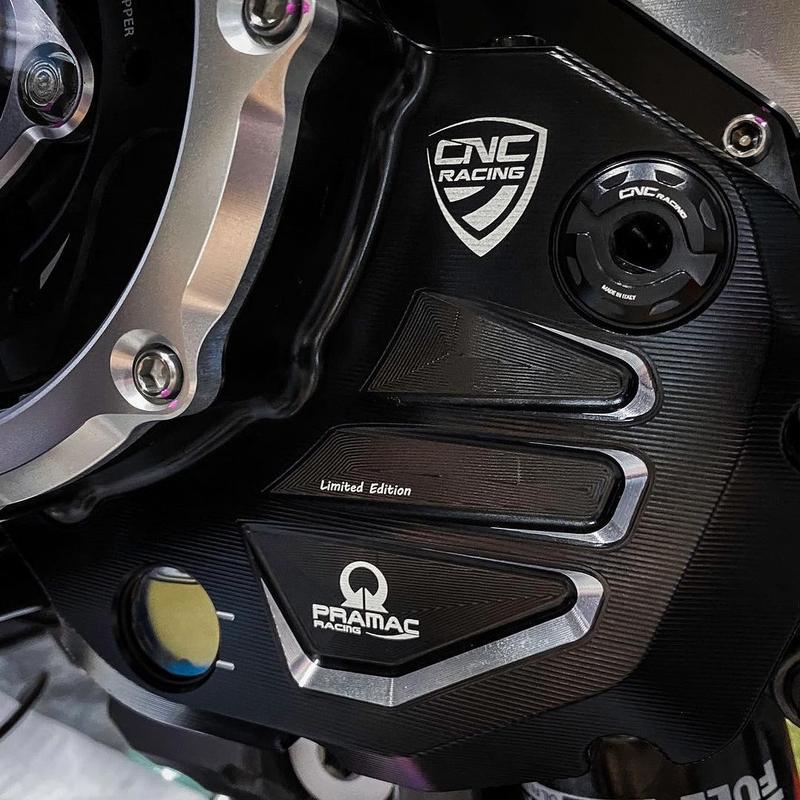 CNC Racing billet 削切引擎外殼特寫