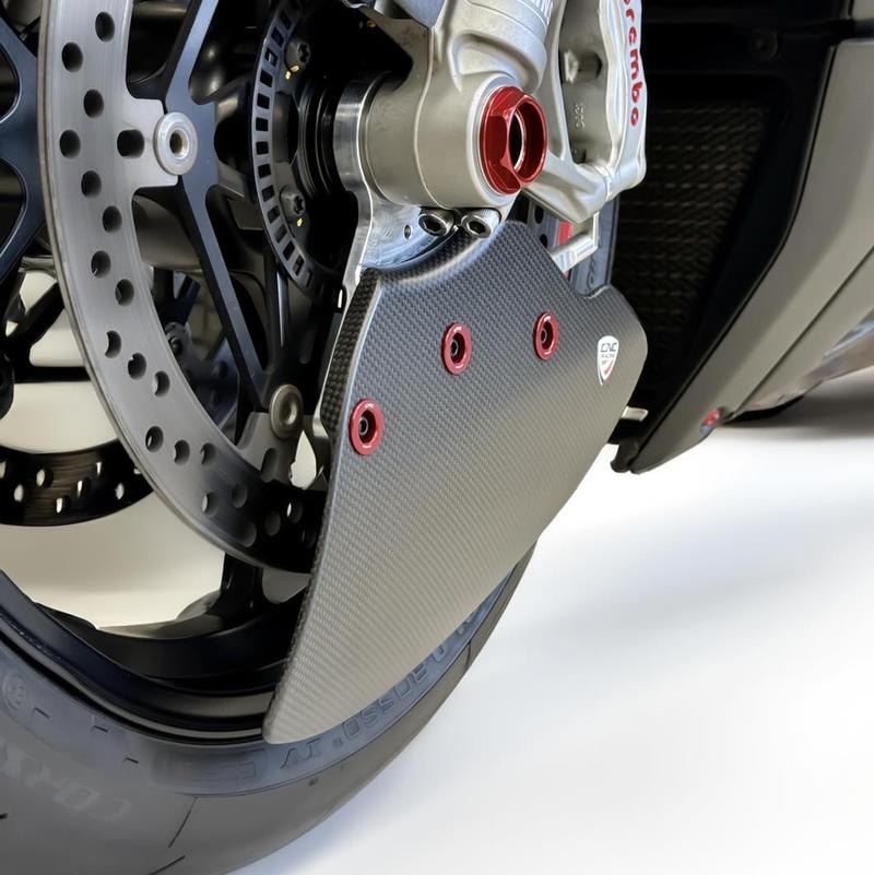 CNC Racing 碳纖導流板裝於 Brembo 卡鉗